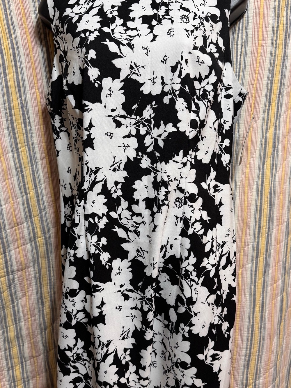 NWT AGB Black and White Floral Sleeveless Tank Sz 16